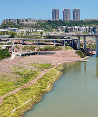 ´Ϫ�������״���ˮ���ԣ��ܱ߽������ʵ��