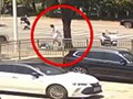 老人自己摔倒诬陷少年