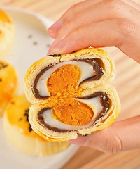 面包新语蛋黄酥才2元