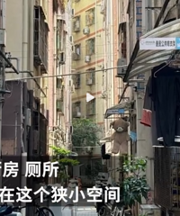 生4胞胎的一家9口,挤2间小卧室,怎么住得下的?