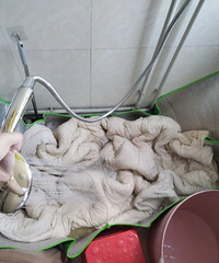 大妹子,你的生活常识呢?怎么敢的,手洗八斤棉被