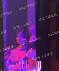 曝王鹤棣陈小纭在KTV亲密依偎