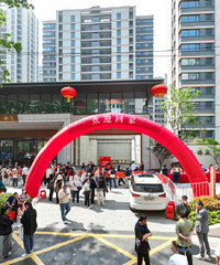 �����˿������Ǩ����ʱ�򣬺ϷʵĻ�Ǩ�����Ѿ�ңң������