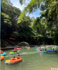 青城山避暑游,耍水地超多且清澈见底,舍不得走