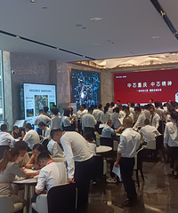 石桥铺小高层测评,现场好多小西装
