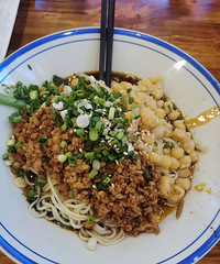 ƽ�����վ������һ�ң�ÿ��·����������