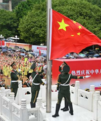 雨中的热情澎湃!重庆市人民广场举行升国旗仪式