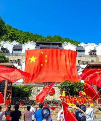 ���쳤�ٽ����ˣ���ɹɹ���ĵ��������һ����Ƭ��