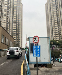 裸身遭生父抽打的两男童家庭母亲:不希望被打扰