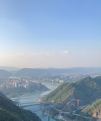 ������8���ˣ���ɫȷʵ�ܰԵ������Ҳ�����ö�ʯͷ......