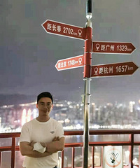 88年带娃的哥子征婚,从事多方语音业务