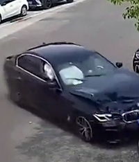 司机踩错油门6秒连撞3车4人