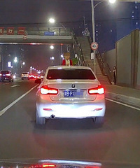 ������·����С����ͷ���촰������ĸ�Ĳ�֪Σ�գ�