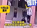 学生被收手机欲跳楼