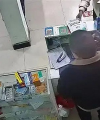 药店晕倒无人扶老人已去世