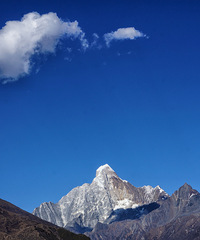 反向理小路。错过了彩林,但撞见了雪山,大哇梁子强烈推荐。