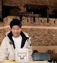 董宇辉直播翻白眼