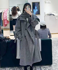 大衣还得去实体店买适合自己的啊!每次穿都觉得买得真值