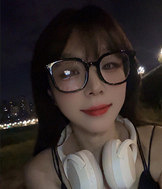 90年有女儿的单亲妈妈征,从事美容行业