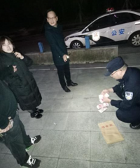 醉酒乘客落下3万多元现金
