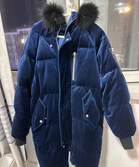消费降级后拿出6年前的羽绒服穿,朋友说这衣服土,真的土吗