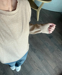 每次想买纯色的打底衫就必去优衣库,摸到这件真的有被惊艳到!