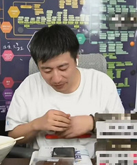 张雪峰连麦巴蜀中学的学霸家长,年级排名30左右
