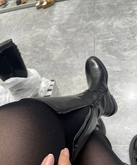 侮辱人的方式很多种,试高筒靴算一个!