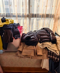 女生家里是不是都有长满衣服的飘窗?冬天只穿一两天的衣服放哪儿