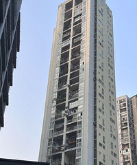 ���ǵ��к�С���Աߵ�һ��¥�̣��ǵ��Ĵ�סլ��