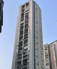 ���ǵ��к�С���Աߵ�һ��¥�̣��ǵ��Ĵ�סլ��