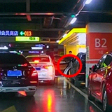 在车库遇到“开门杀”