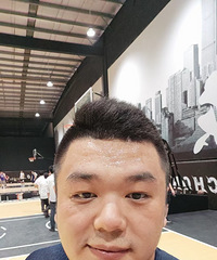 93年183CM的小哥征婚,从事汽车销售工作