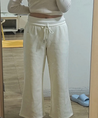此时,买冬衣的小女孩碎掉了!我这是擎天柱啊,不像同条裤子
