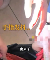 女子被一斤重螃蟹夹手,消防化身拆蟹专家
