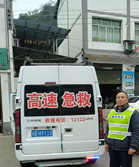 重庆大叔,春节继续值守高速公路