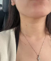又到了露脖子的季节,没了颈纹,低领随便穿