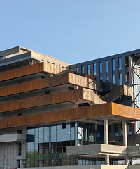 �Ĵ�����ѧԺ����У�����½�չ