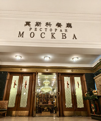 ��ҵ���ǰ���ڵ��Ӿ��￴��������Է��к�ɫ�黳