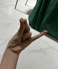 缓解头疼的神奇姿势,建议大家都收藏起来