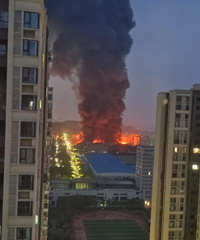 ��������ѧУ�Աߴ�𣬺��̳���Ũ