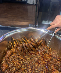 ��ƺ����վ������Ⱥúóԣ���˫����ͷ����ζ��