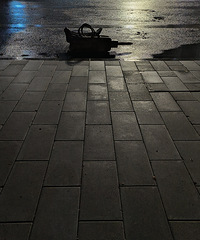 �����ߺ�һ��ͷ�ӷŵ���·�߱ߣ�����������������