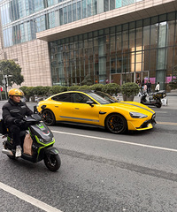 50�����С��SU7��·�����񡰻�ɫ��������