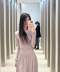 UR这套新款也太适合春天了吧!料子很舒服,也很适合梨形身材