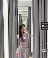 UR这套新款也太适合春天了吧!料子很舒服,也很适合梨形身材