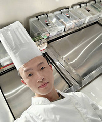 93��176CM���²�����ҵ��С�����飬�����з��޸�ծ