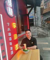 96年172CM的白羊座平面设计师征婚,不抽烟不喝酒