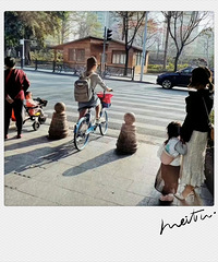 һ����Ƭ��·�������һ�ģ�һ��Ů�˵�һ��