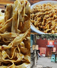 小龙坎吃个小面,面特别裹佐料,海椒香